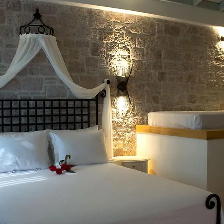 Ina Cunda Art Hotel *