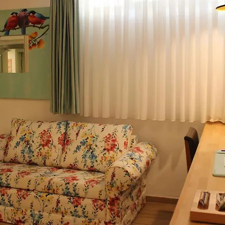 Ina Cunda Art Hotel *