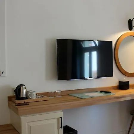 Ina Cunda Art Hotel *