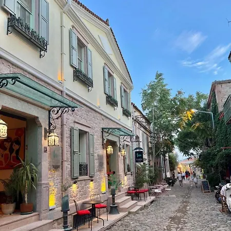 Ina Cunda Art Hotel *