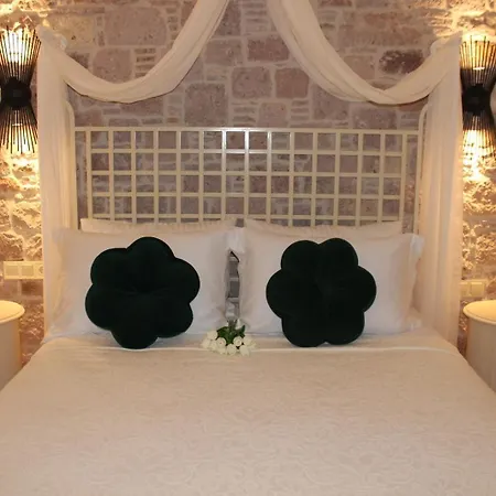 Ina Cunda Art Hotel *