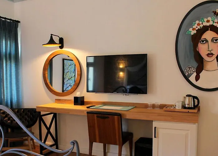 Ina Cunda Art فندق