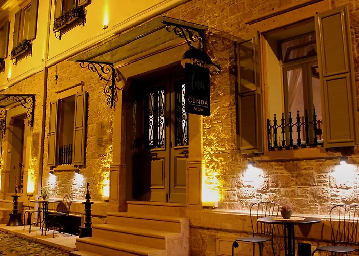 Ina Cunda Art فندق